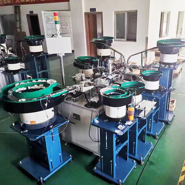 非标自动化设备厂家助力塑料办公家具万向轮实现全自动组装
